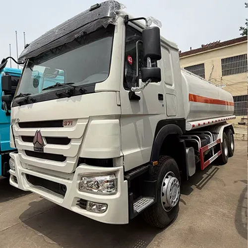Howo 6✖️4, 371 HP, Oil Tanker